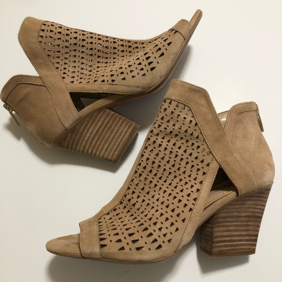 vince camuto cachinta